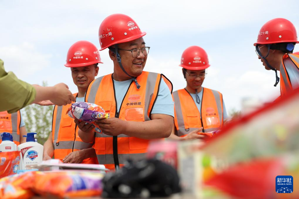 赢博体育app工地趣味运动迎“五一” 新华网(图3) 赢博体育app工地趣味运动迎“五一” 新华网(图3)